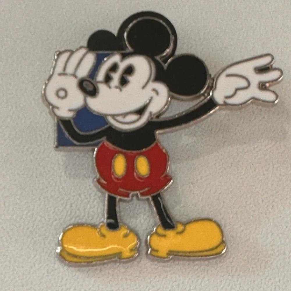 MICKEY‎ MOUSE - CLASSIC DESIGN - COLLECTIBLE PIN - BRAND NEW - DISNEY HP603